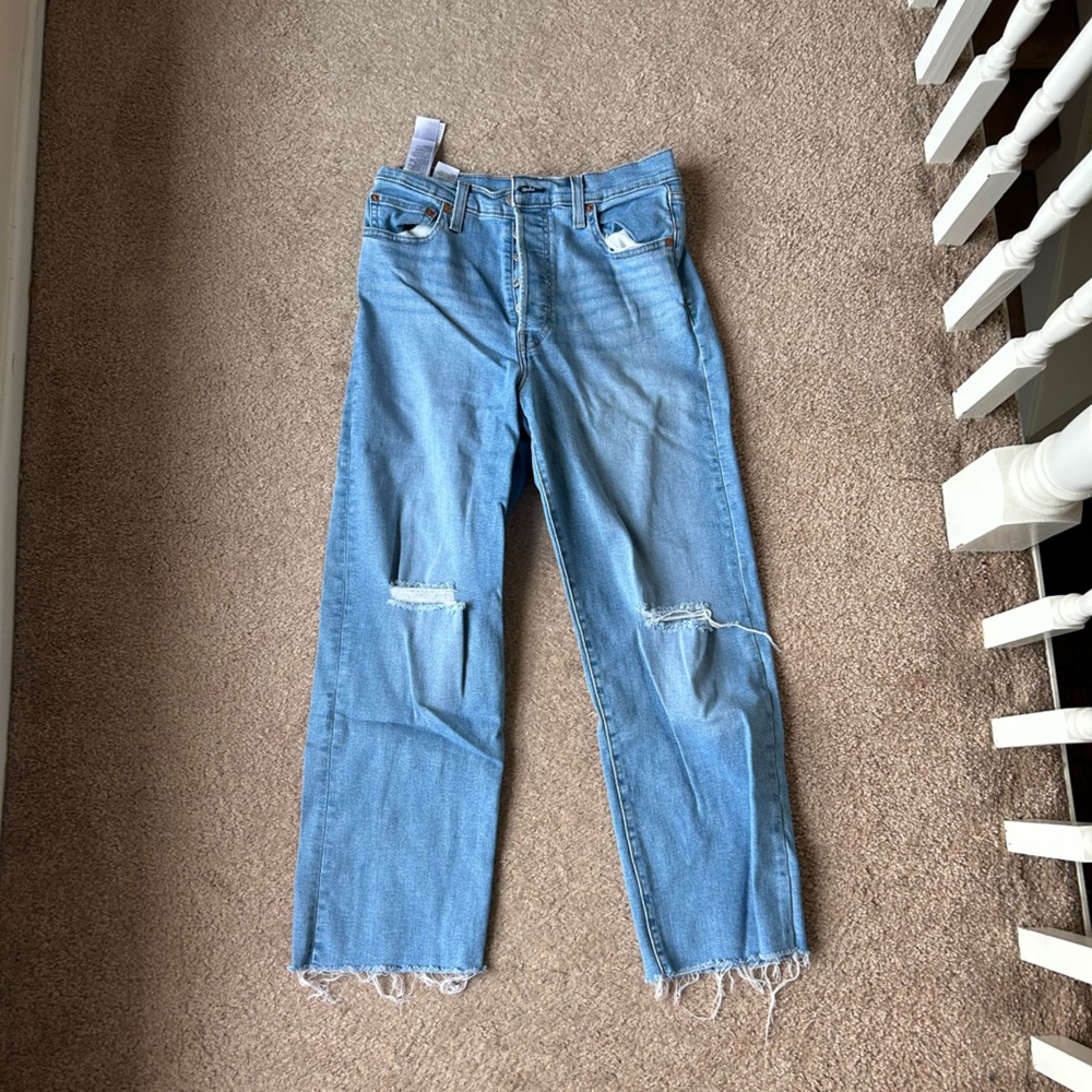 Levi’s medium wash ribcage straight leg jean